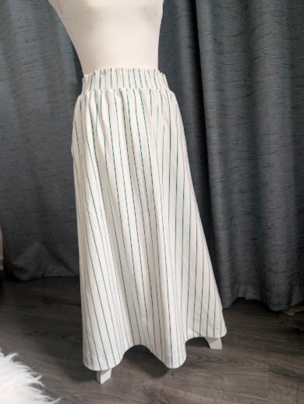 lululemon LW8APIS Large White Green Striped 3/4 Midi Skirt Like New